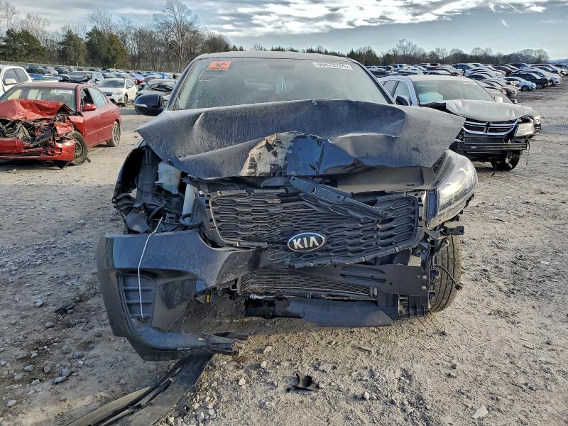 Фото 5 - KIA SORENTO