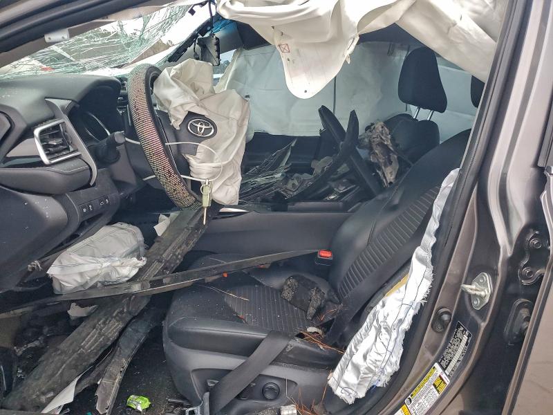 Фото 7 - TOYOTA CAMRY