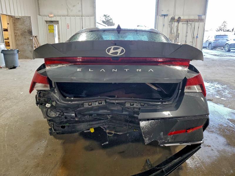 Фото 6 - HYUNDAI ELANTRA