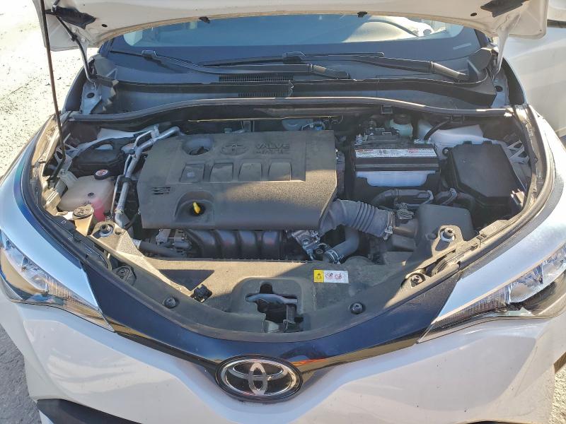 Фото 11 - TOYOTA C-HR