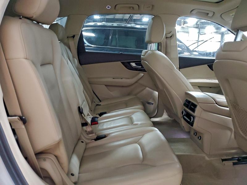 Фото 11 - AUDI Q7