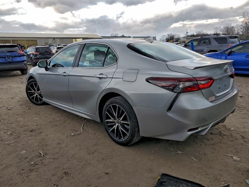 Фото 2 - TOYOTA CAMRY