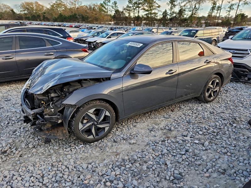 Фото 1 - HYUNDAI ELANTRA