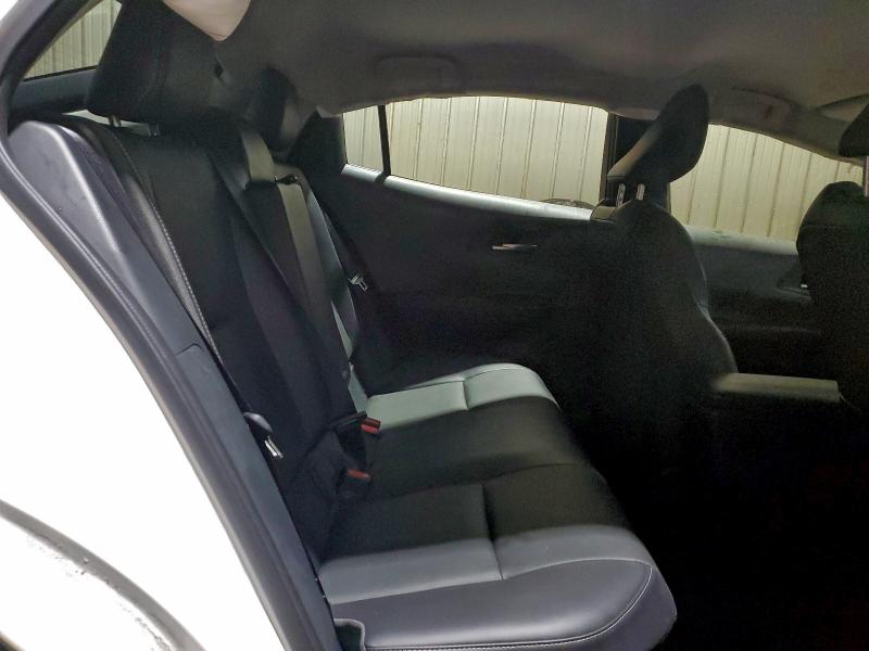 Фото 10 - TOYOTA PRIUS