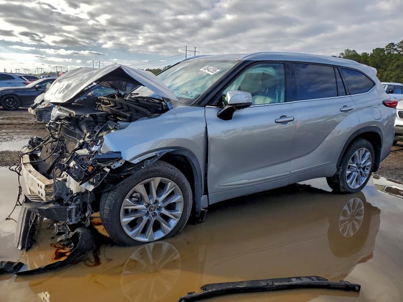 Фото 1 - TOYOTA HIGHLANDER