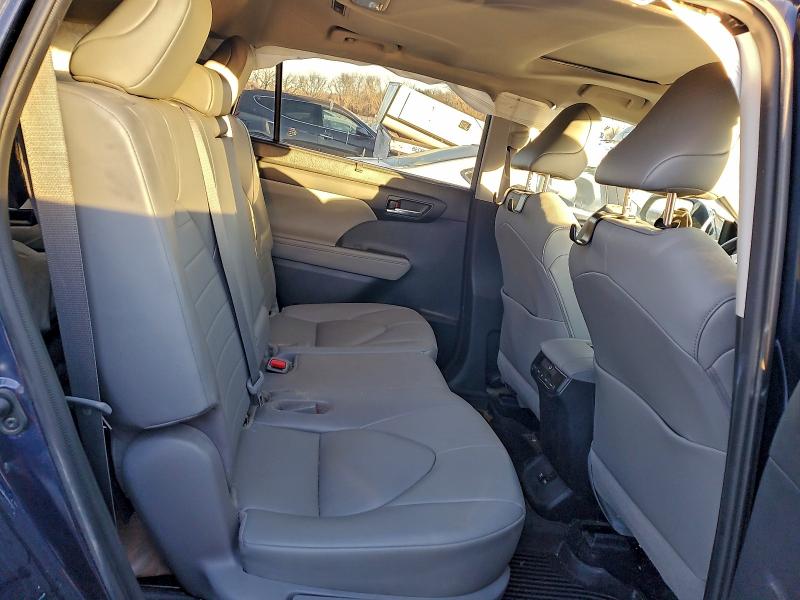 Фото 11 - TOYOTA HIGHLANDER