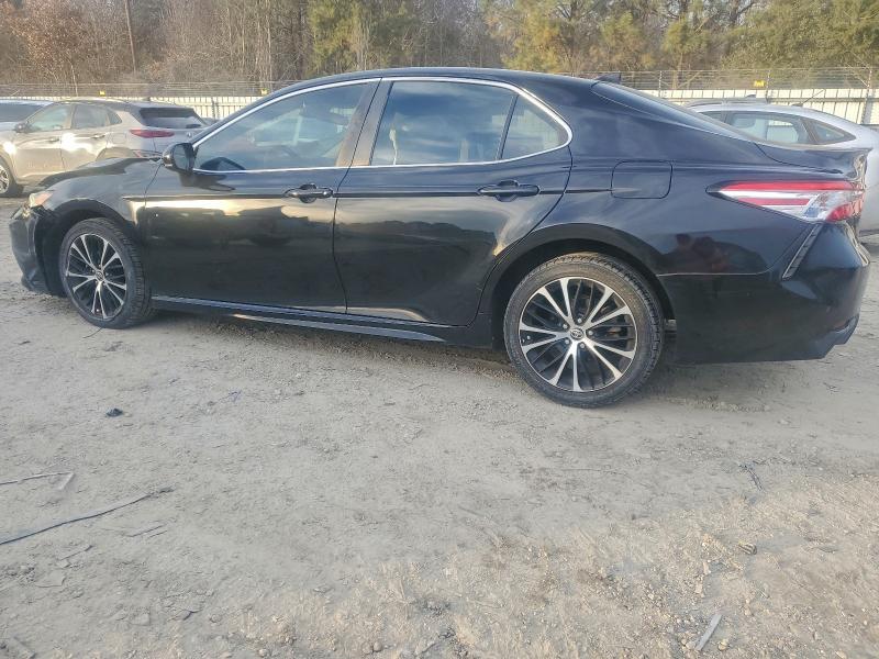 Фото 2 - TOYOTA CAMRY