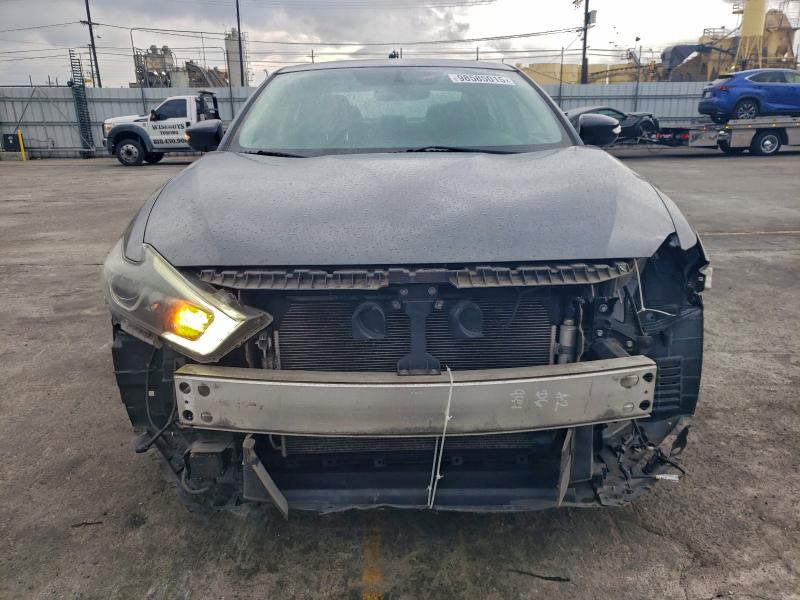 Фото 5 - NISSAN MAXIMA