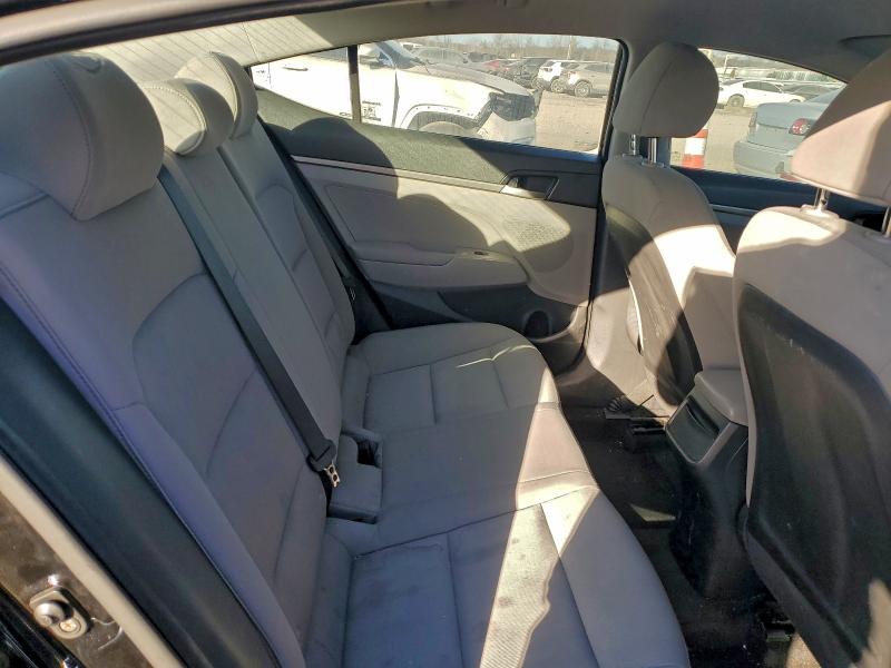 Фото 11 - HYUNDAI ELANTRA