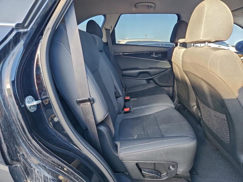 Фото 10 - KIA SORENTO