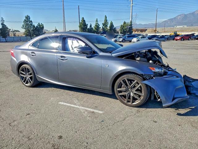 Фото 4 - LEXUS IS