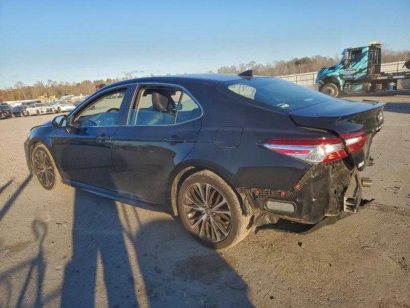 Фото 2 - TOYOTA CAMRY