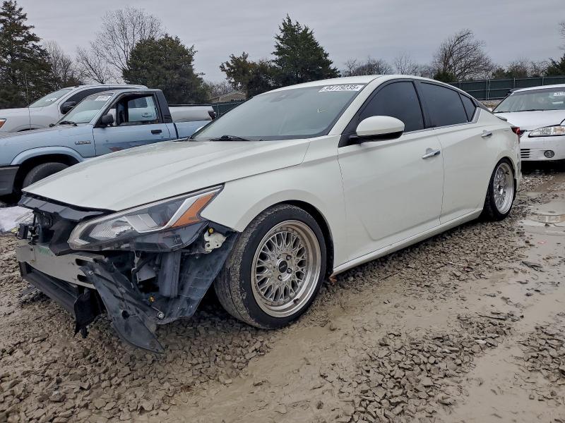 Фото 1 - NISSAN ALTIMA