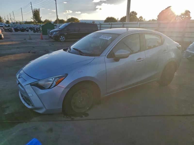 Фото 1 - TOYOTA YARIS