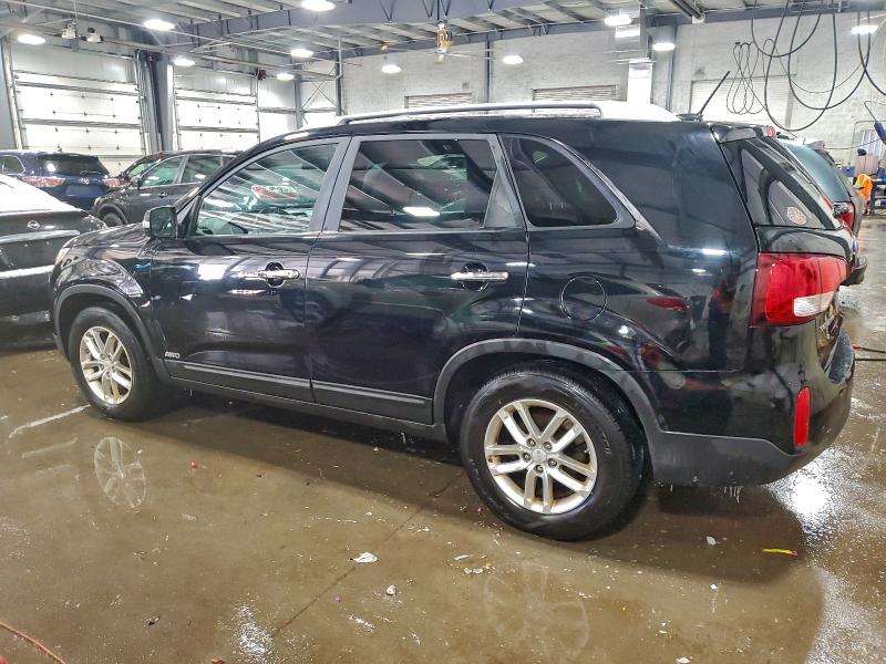 Фото 2 - KIA SORENTO