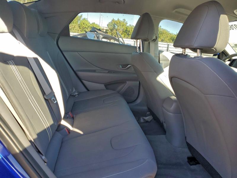 Фото 10 - HYUNDAI ELANTRA