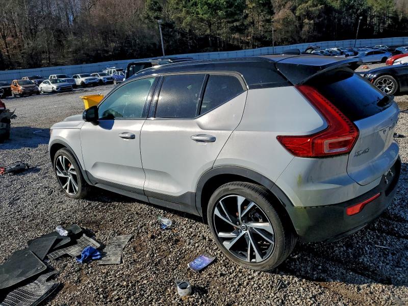 Фото 2 - VOLVO XC40