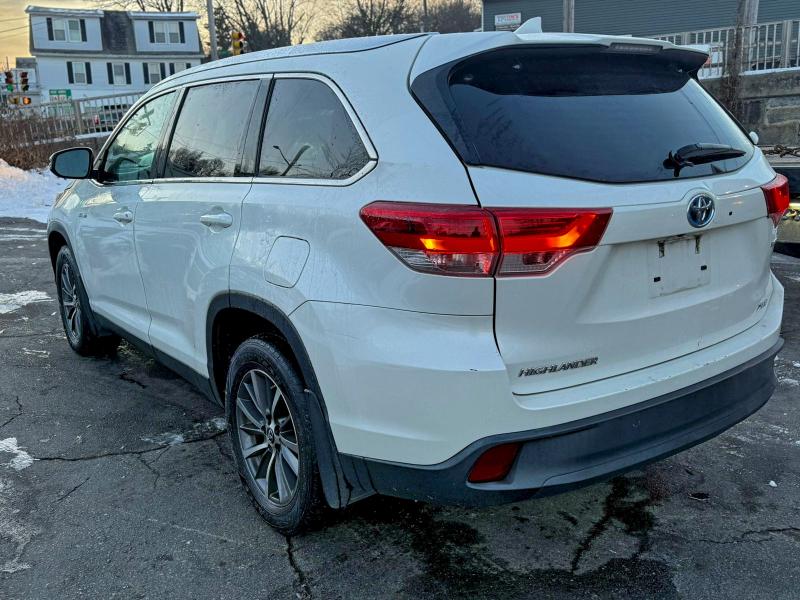 Фото 2 - TOYOTA HIGHLANDER