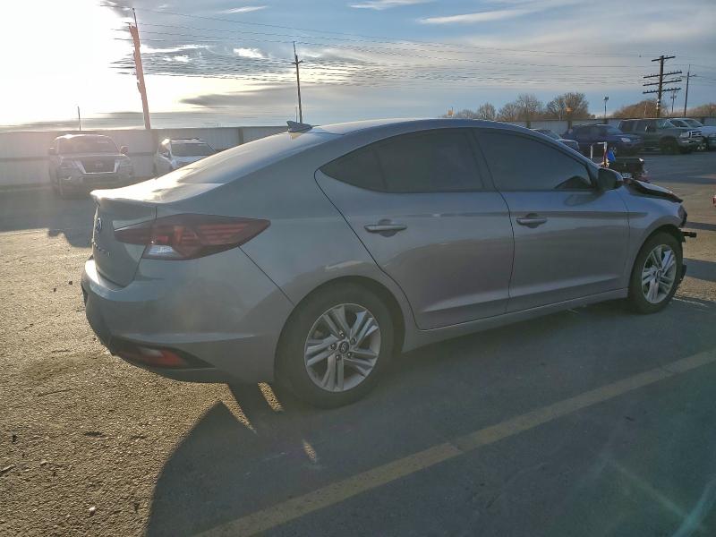 Фото 3 - HYUNDAI ELANTRA