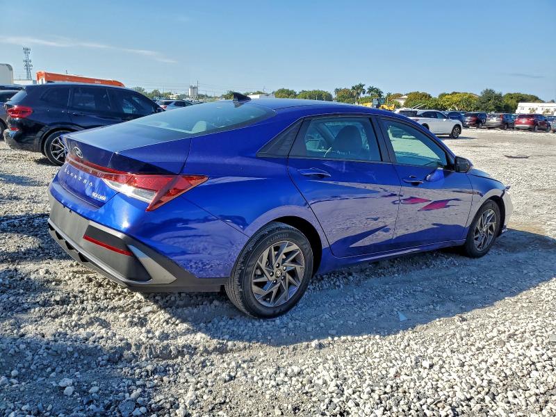 Фото 3 - HYUNDAI ELANTRA