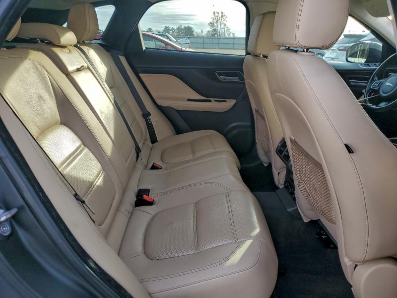 Фото 11 - JAGUAR F-PACE