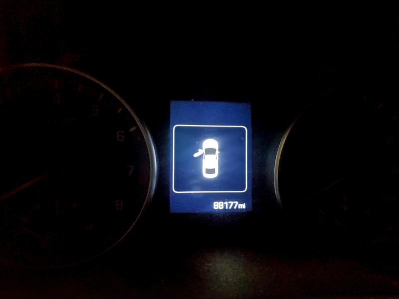 Фото 9 - HYUNDAI ELANTRA