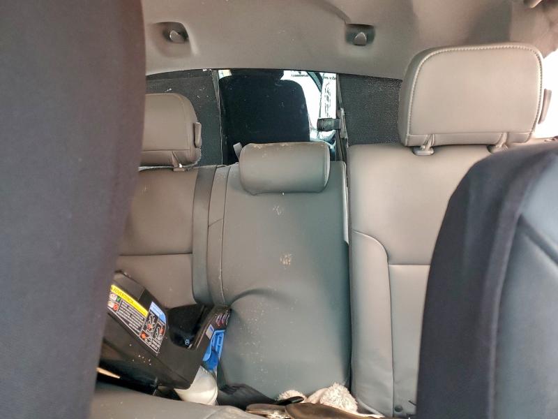 Фото 10 - TOYOTA TACOMA