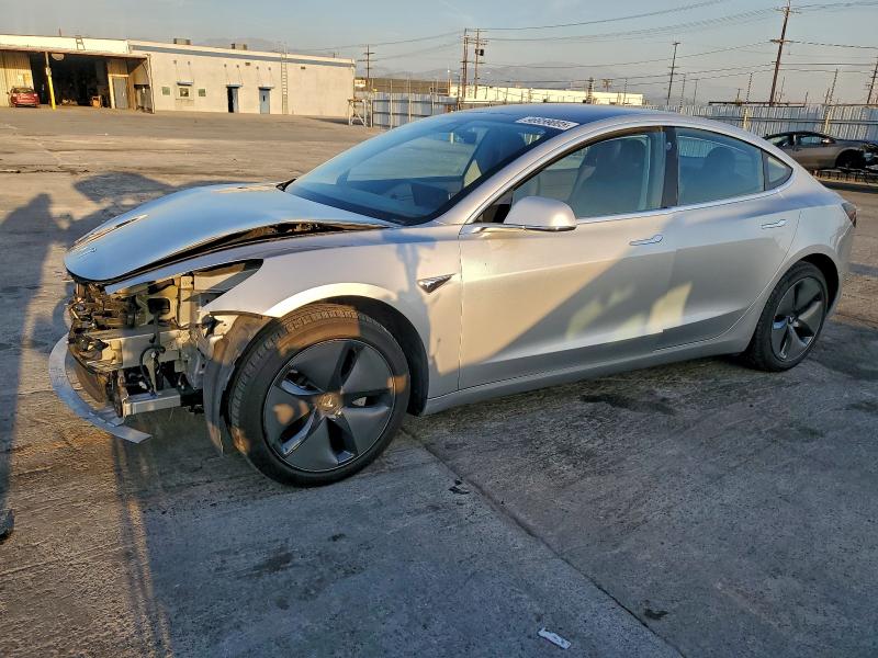 Фото 1 - TESLA MODEL 3