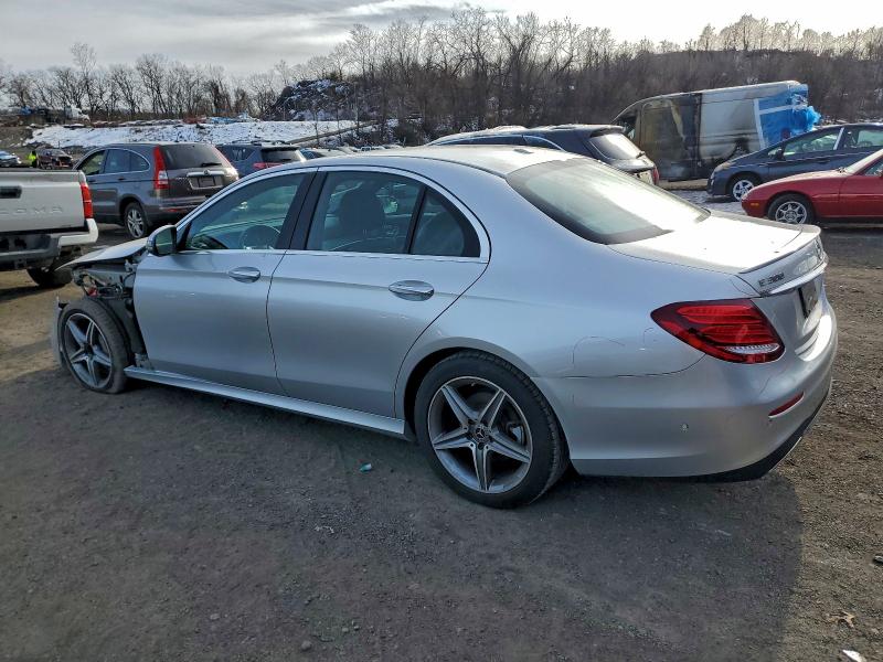 Фото 2 - MERCEDES-BENZ E-CLASS