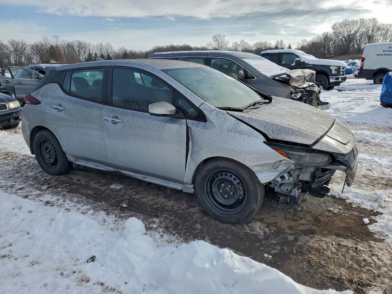 Фото 4 - NISSAN LEAF