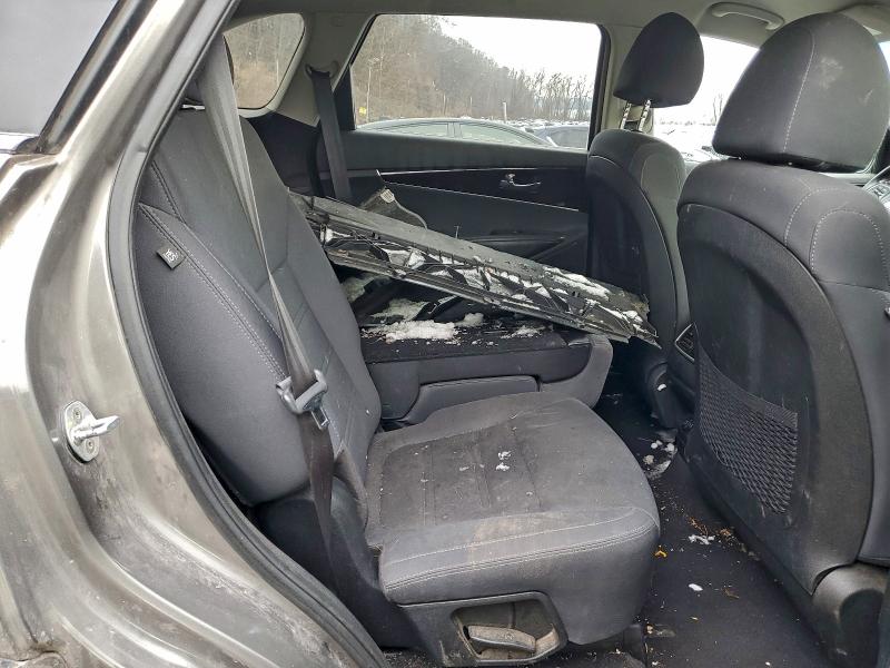 Фото 11 - KIA SORENTO