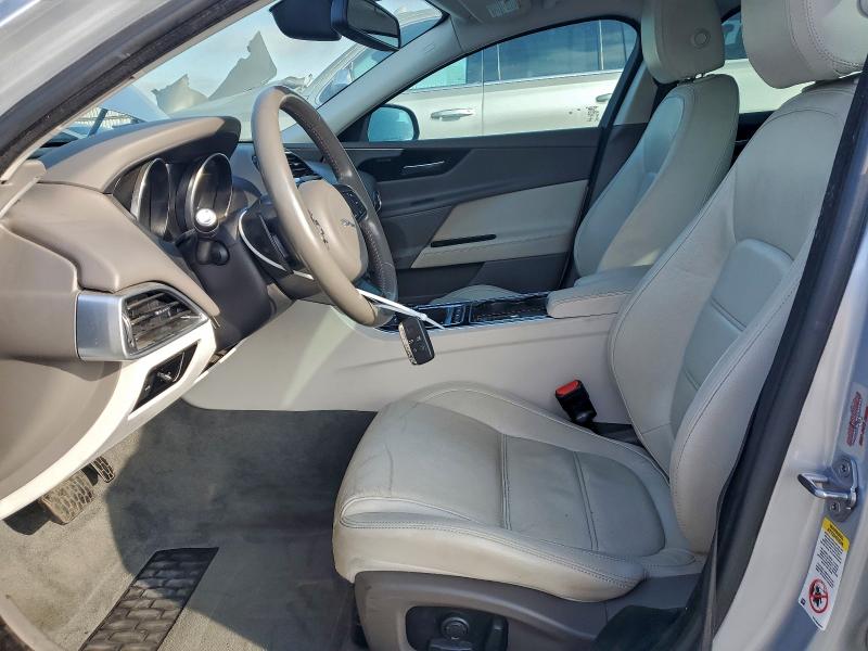 Фото 7 - JAGUAR XE