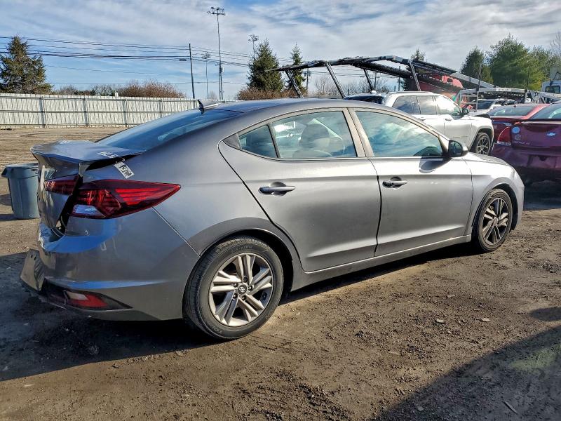 Фото 3 - HYUNDAI ELANTRA