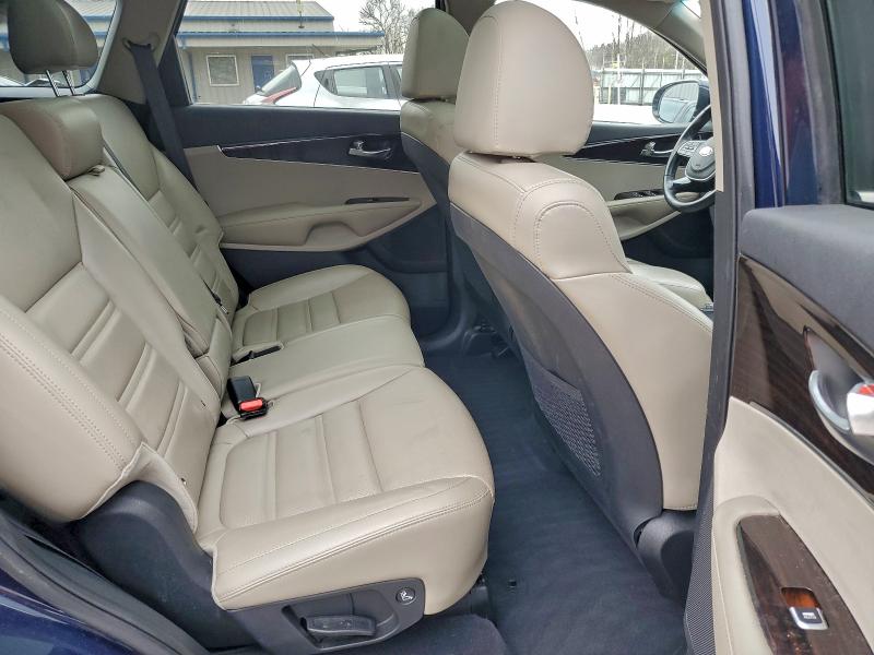 Фото 11 - KIA SORENTO