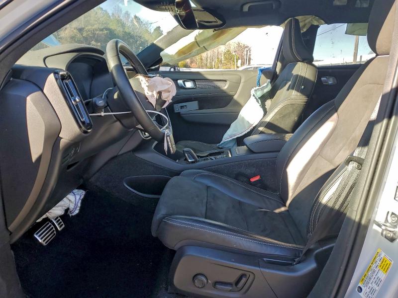 Фото 7 - VOLVO XC40