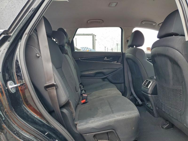 Фото 11 - KIA SORENTO