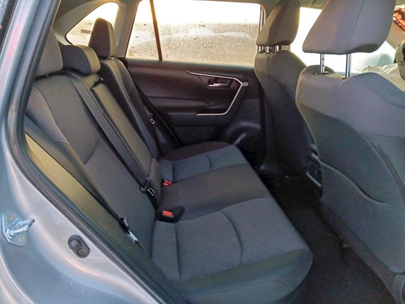 Фото 10 - TOYOTA RAV4