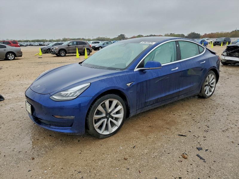 Фото 1 - TESLA MODEL 3
