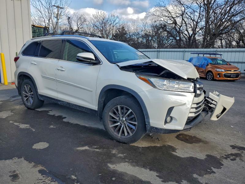 TOYOTA HIGHLANDER 2019 VIN 5TDJZRFH5KS601013