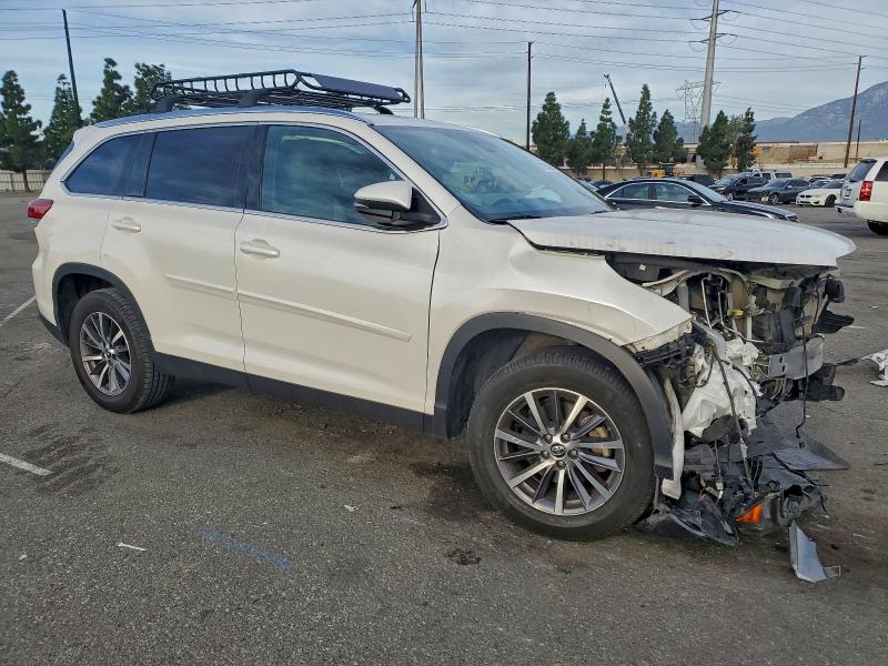 Фото 4 - TOYOTA HIGHLANDER