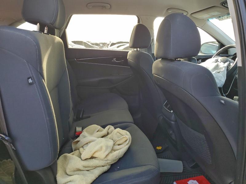 Фото 11 - KIA SORENTO