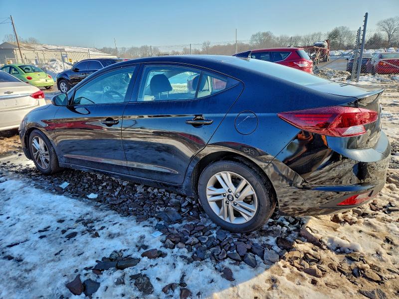 Фото 2 - HYUNDAI ELANTRA