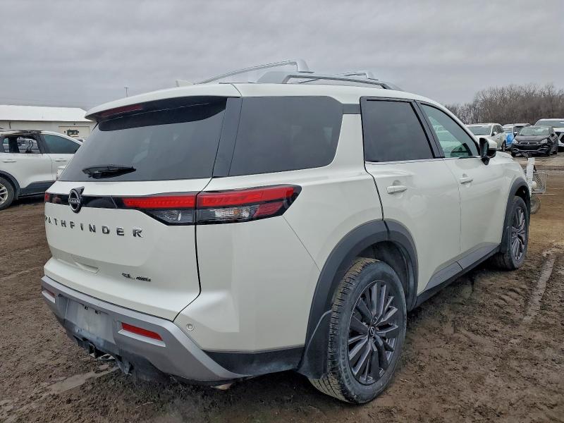 Фото 3 - NISSAN PATHFINDER