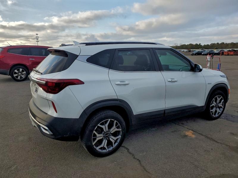 Фото 3 - KIA SELTOS