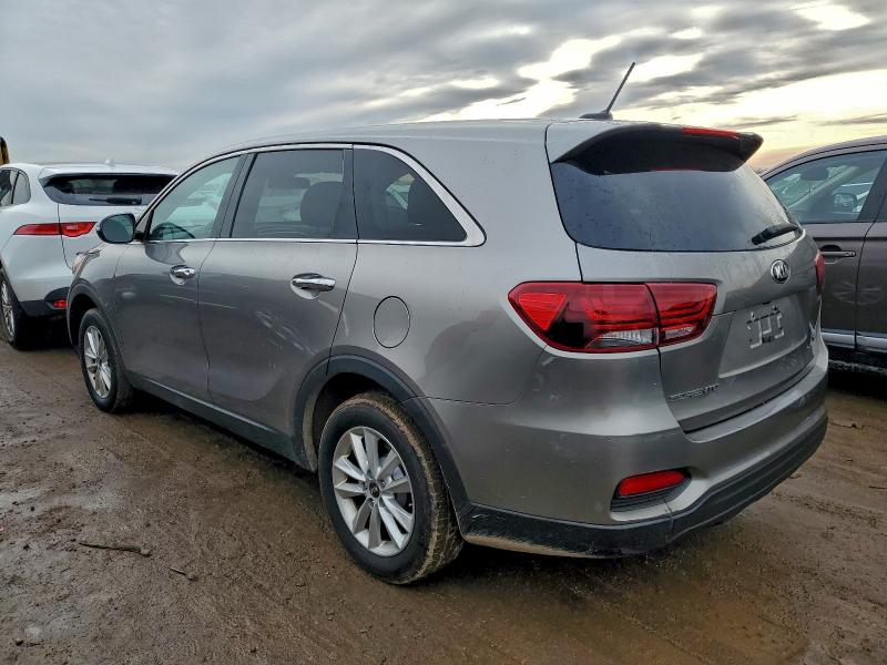 Фото 2 - KIA SORENTO