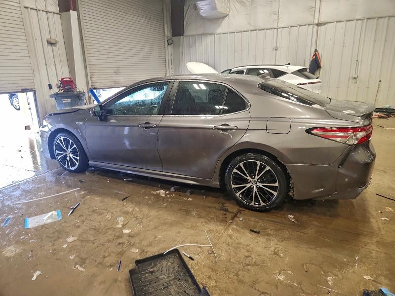 Фото 2 - TOYOTA CAMRY