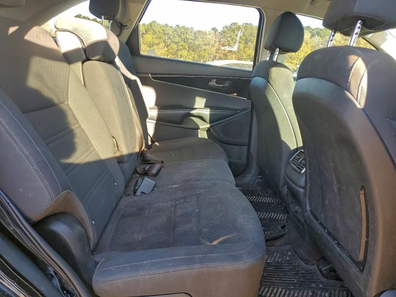 Фото 11 - KIA SORENTO