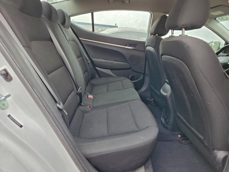 Фото 10 - HYUNDAI ELANTRA