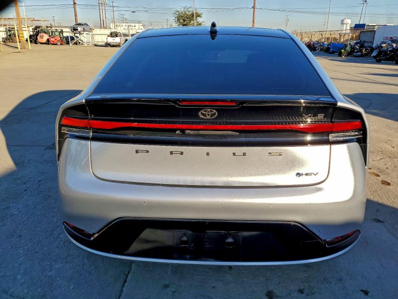 Фото 6 - TOYOTA PRIUS