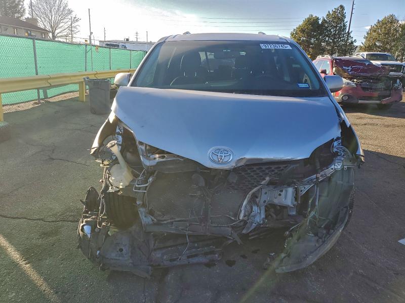 Фото 5 - TOYOTA SIENNA